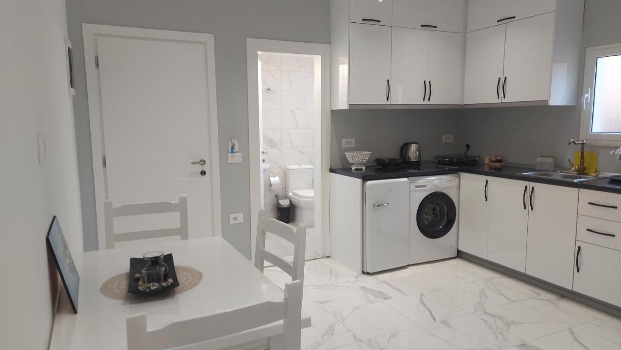 Beni 'S Apartments Sarandë 外观 照片